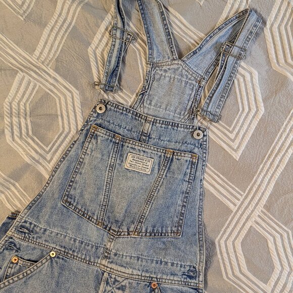 VINTAGE (90s) Levi's Bibs, Size 6-8 (baggy), 8-10 (fitted) - Picture 1 of 6